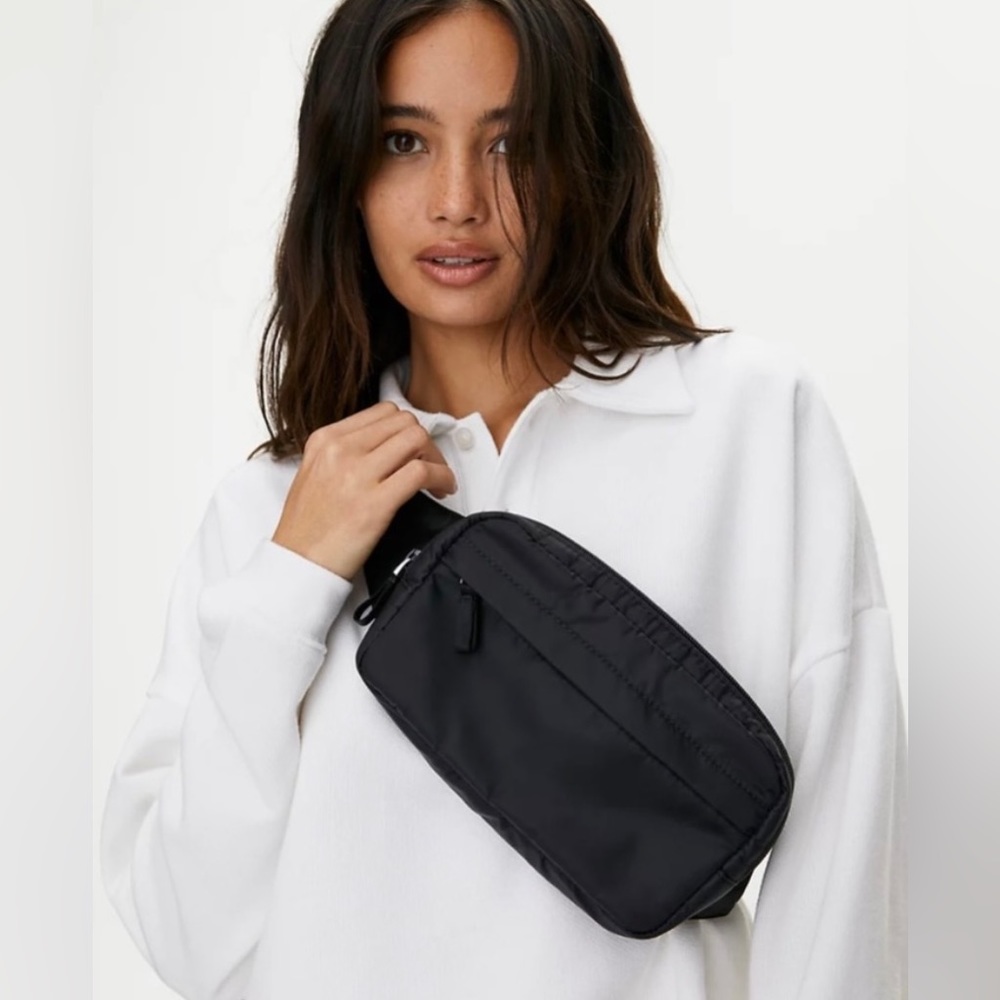 Euc Aritzia Main Character Belt Bag Gem